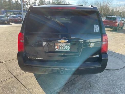 Used 2019 Chevrolet Suburban LT image 7