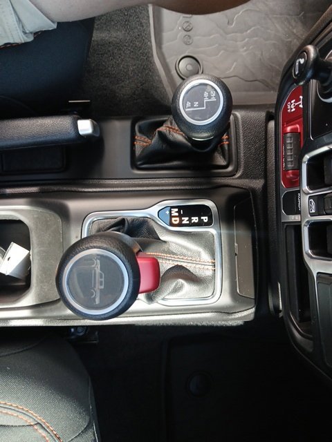 Used 2023 Jeep Gladiator Mojave AWD/4WD image 41