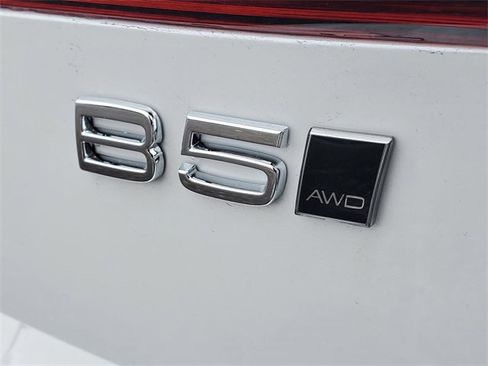 New 2026 Volvo XC60 B5 Ultra w/ Protection Package Premier image 8