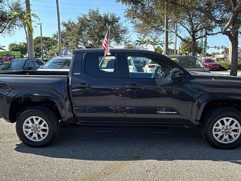 Used 2025 Toyota Tacoma SR5 image 9