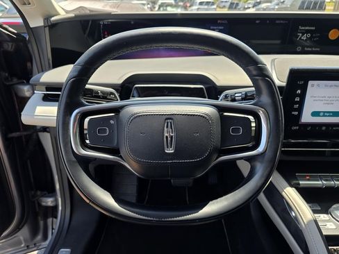 Used 2024 Lincoln Nautilus Reserve AWD/4WD image 17
