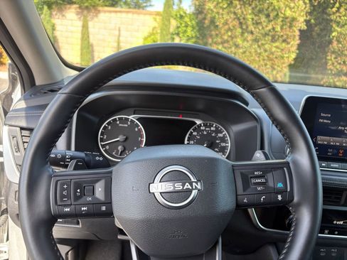 Used 2025 Nissan Rogue SV AWD/4WD image 30
