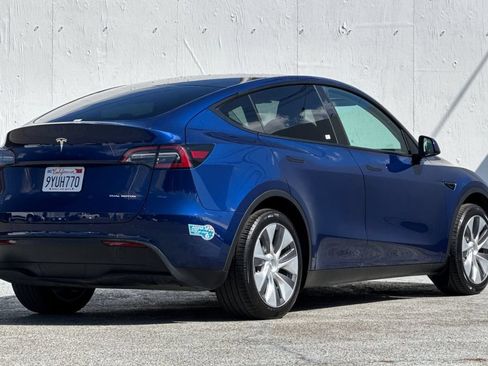 Used 2024 Tesla Model Y Long Range AWD/4WD image 3