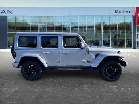 Used 2022 Jeep Wrangler Unlimited Sahara AWD/4WD image 4
