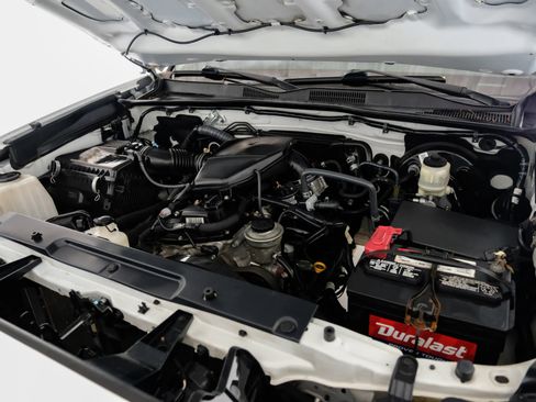 Used 2018 Toyota Tacoma SR image 34