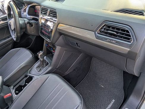Used 2022 Volkswagen Tiguan SE R-Line image 18