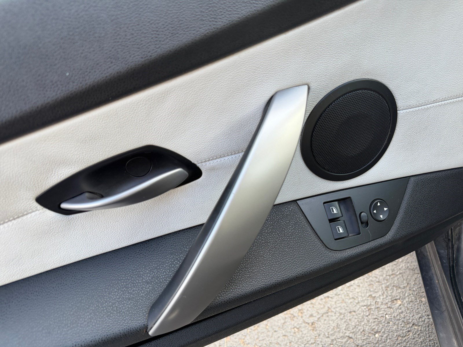Used 2005 BMW Z4 2.5i RWD image 13