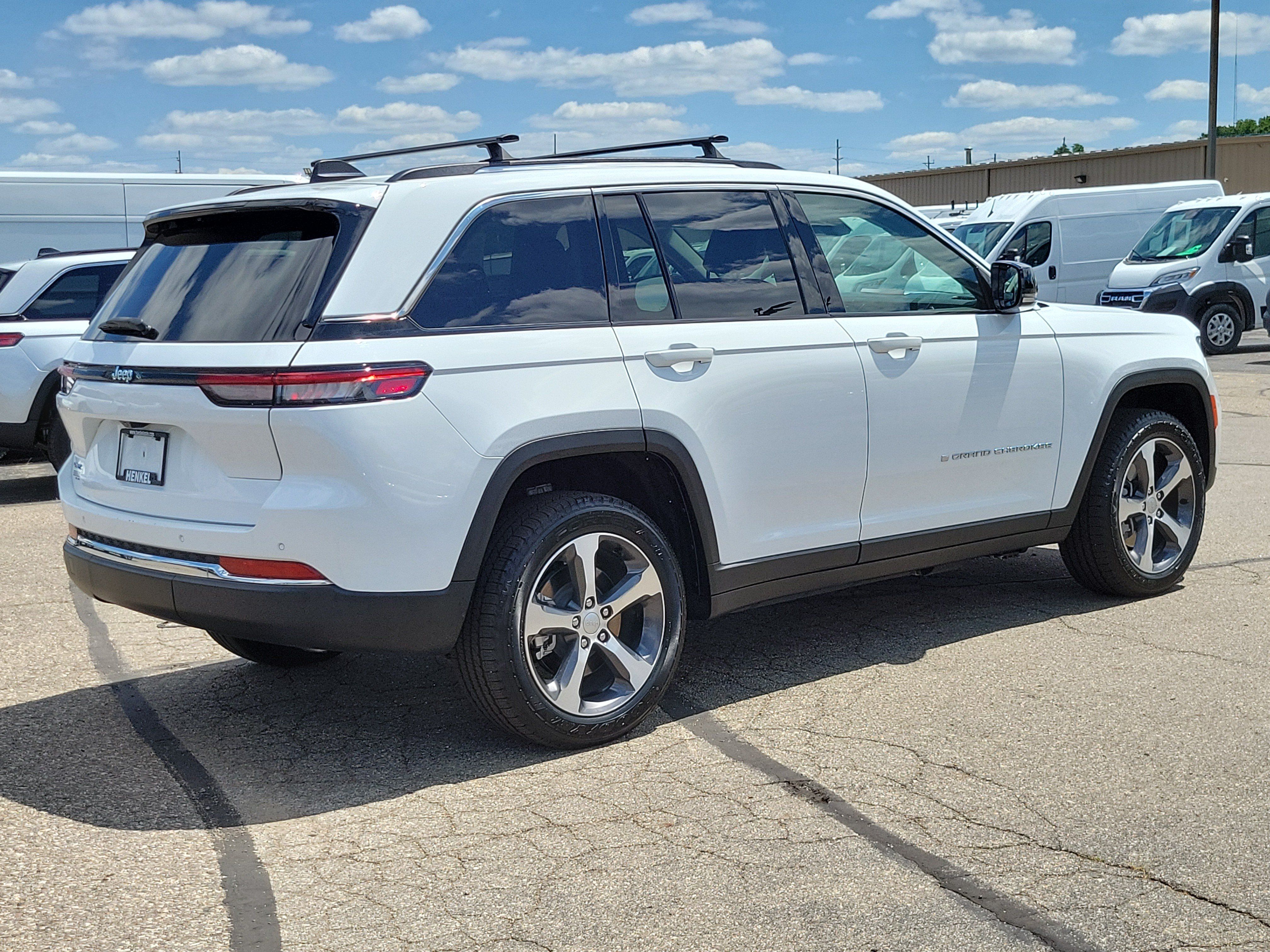 Used 2022 Jeep Grand Cherokee Limited 4xe AWD/4WD image 4