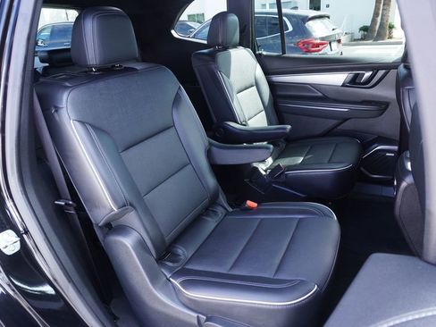 Certified 2025 Buick Enclave Preferred image 9