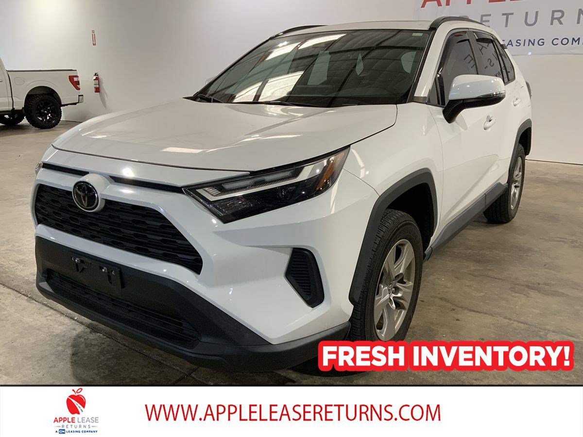 Used 2023 Toyota RAV4 XLE w/ Convenience Package FWD image 2