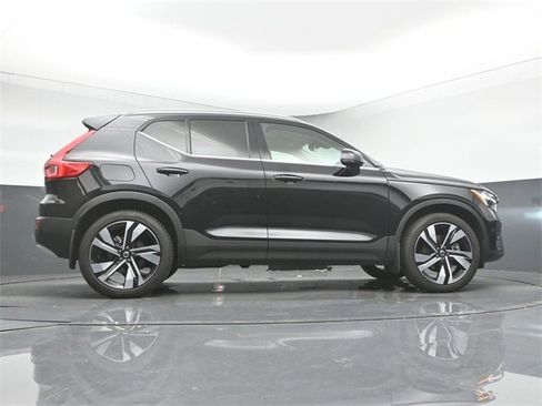 Used 2024 Volvo XC40 B5 Plus w/ Protection Package Premier image 43