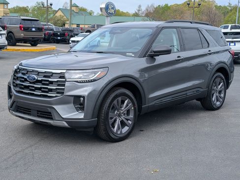 New 2026 Ford Explorer Active w/ Active Comfort Package image 2