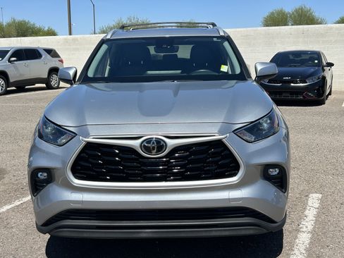Used 2023 Toyota Highlander XLE FWD image 7