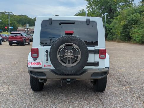 Used 2016 Jeep Wrangler Unlimited Sahara AWD/4WD image 6