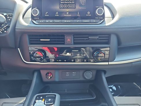 Used 2025 Nissan Rogue SV w/ SV Premium Package FWD image 28