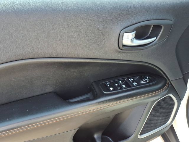 Used 2018 Jeep Compass Limited w/ Navigation Group AWD/4WD image 11