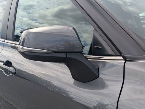 Used 2023 Toyota Highlander XLE image 11