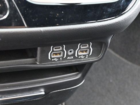 Used 2025 Chrysler Pacifica Select FWD image 53