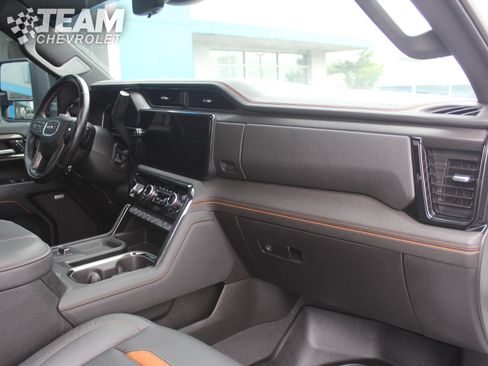 Certified 2025 GMC Sierra 2500 AT4 w/ AT4 Premium Plus Package AWD/4WD image 28