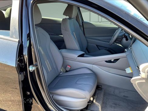 New 2025 Hyundai Elantra SEL image 11