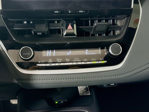 Certified 2025 Toyota Corolla SE w/ SE Premium Package image 17