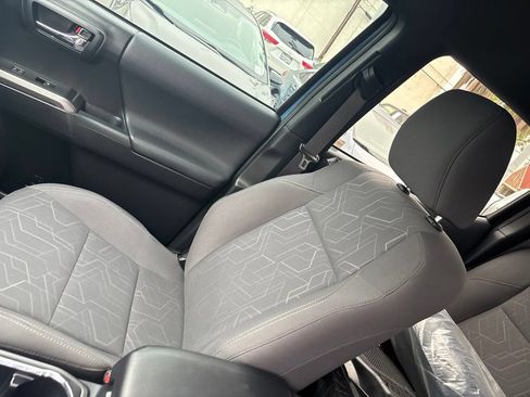 Used 2019 Toyota Tacoma TRD Sport w/ Technology Package RWD image 14