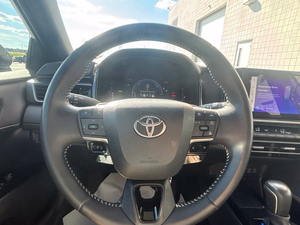Used 2025 Toyota Camry SE w/ Convenience Package FWD image 20