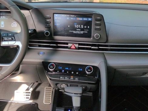 Used 2025 Hyundai Elantra Sport FWD image 16