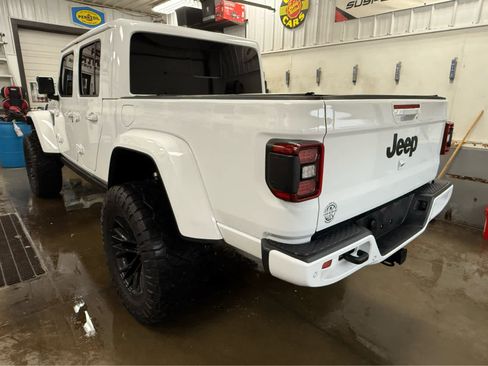 Used 2023 Jeep Gladiator Overland image 7