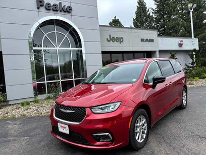 Used 2024 Chrysler Pacifica Touring-L