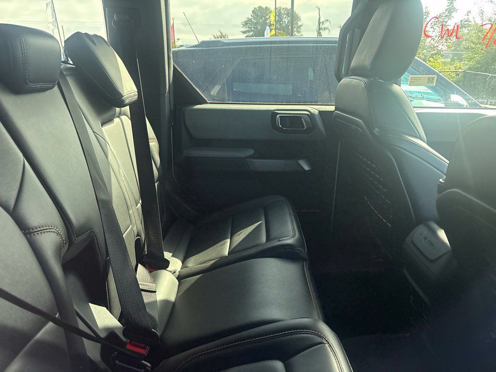 Used 2022 Ford Bronco Badlands AWD/4WD image 9