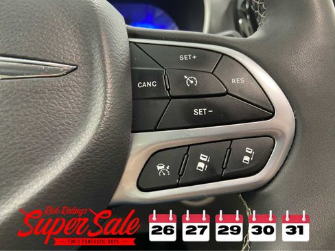 Used 2024 Chrysler Pacifica Touring-L image 22