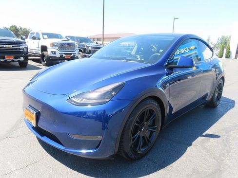 Used 2022 Tesla Model Y Long Range AWD/4WD image 3