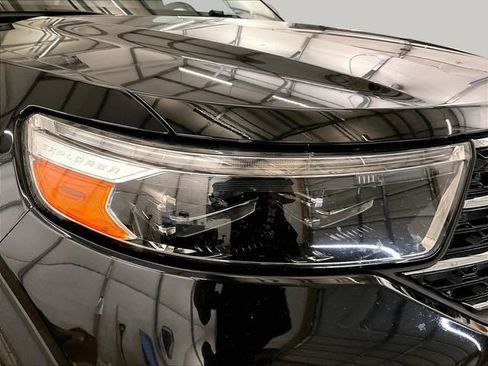 Used 2020 Ford Explorer XLT w/ Equipment Group 202A AWD/4WD image 28