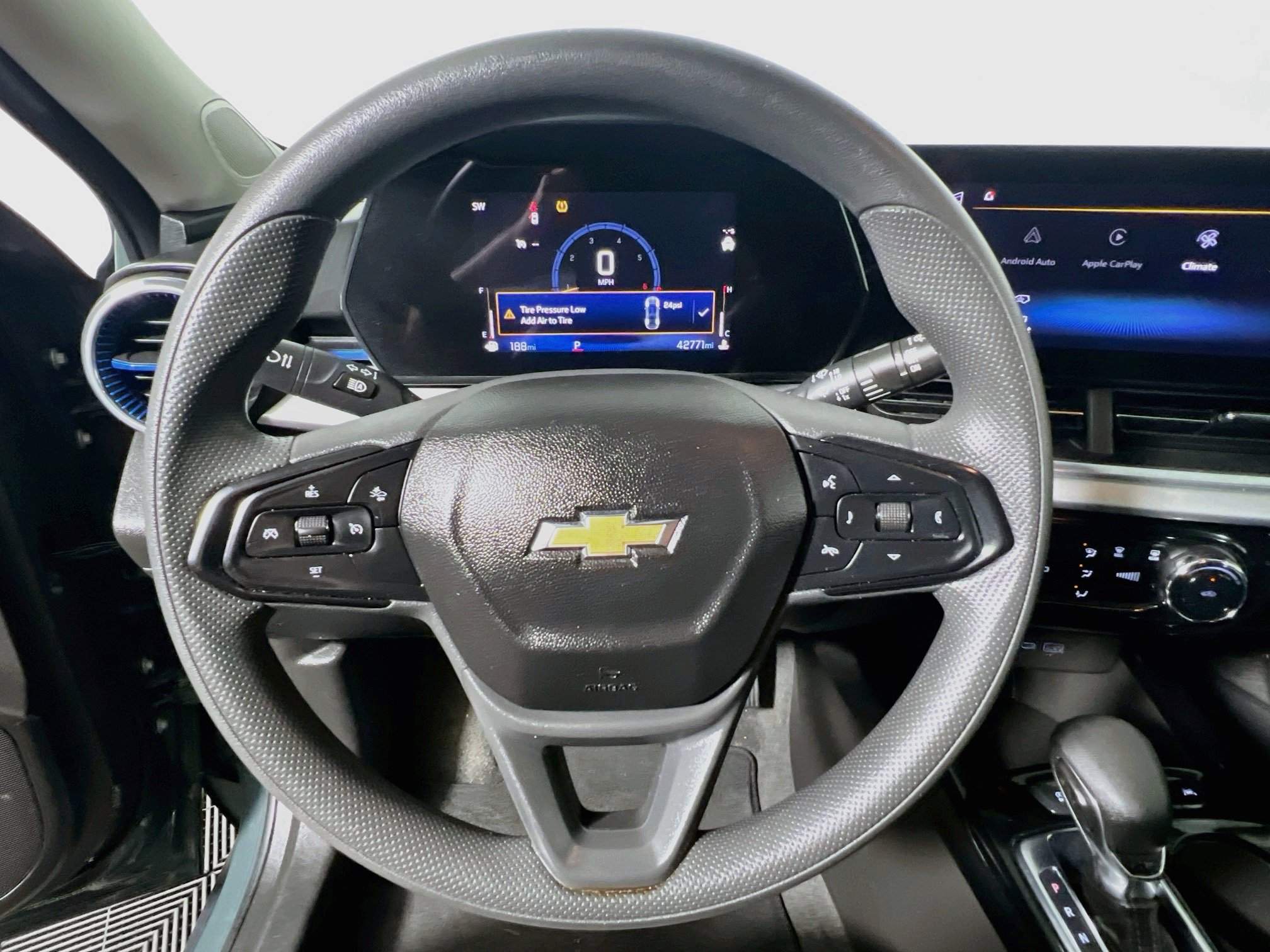 Used 2025 Chevrolet Trax LT FWD image 17