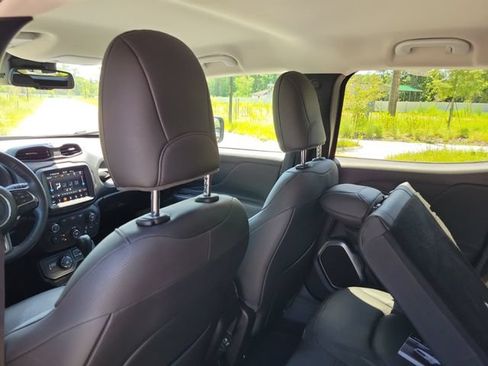 Used 2019 Jeep Renegade Limited w/ UConnect 8.4 Nav Group AWD/4WD image 14