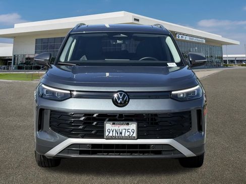 Used 2026 Volkswagen Tiguan SE FWD image 3