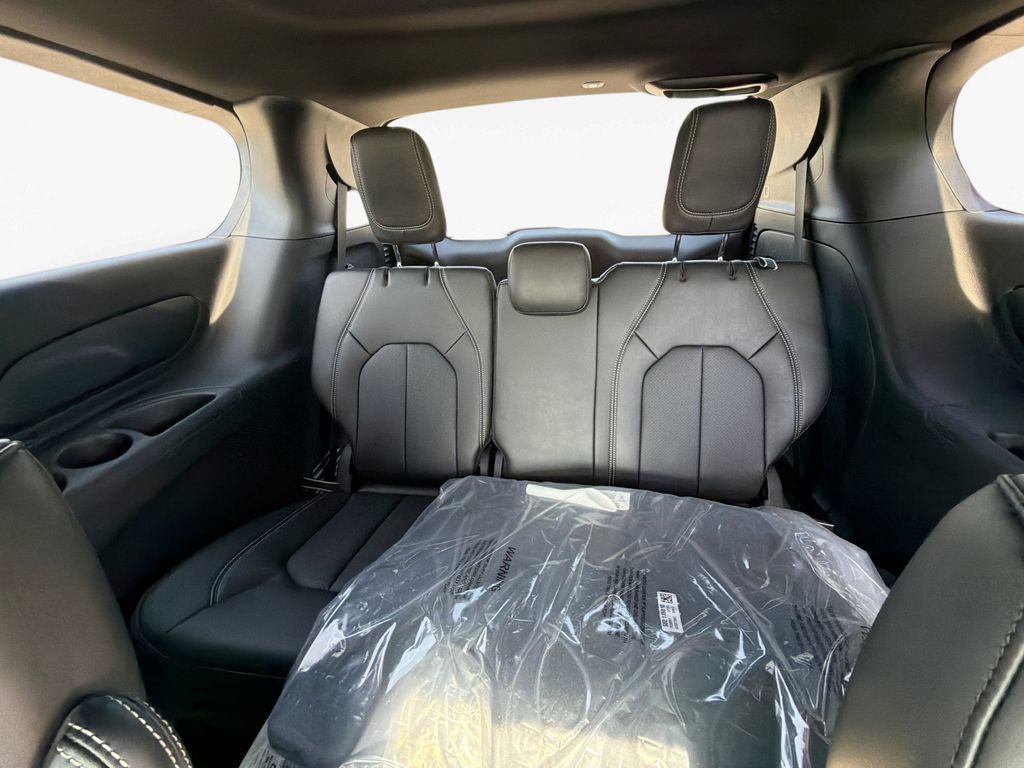 New 2026 Chrysler Pacifica Select w/ S Appearance Package FWD image 27