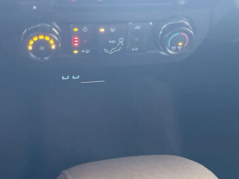 Used 2018 Ford F350 XLT w/ XLT Premium Package image 19