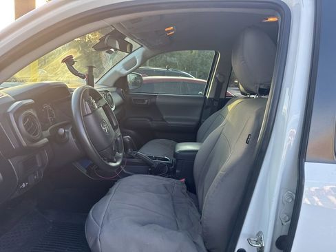 Used 2019 Toyota Tacoma SR w/ SR Convenience Package image 2