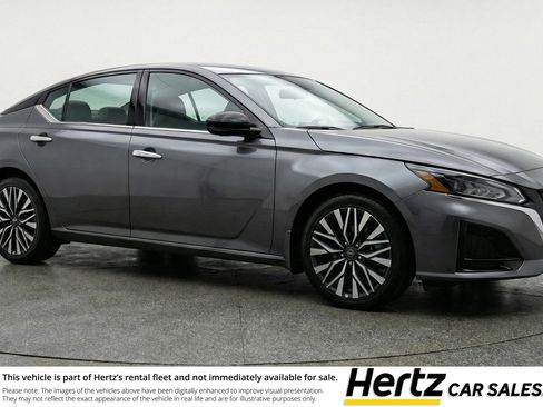 Used 2025 Nissan Altima 2.5 SV image 1