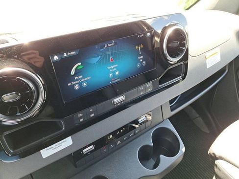 Used 2023 Mercedes-Benz Sprinter 2500 image 13