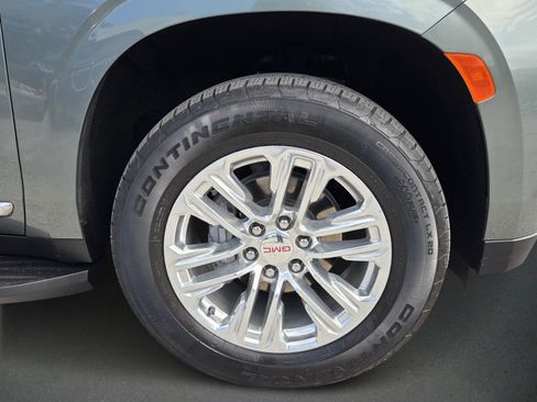 Used 2024 GMC Yukon XL SLT w/ SLT Luxury Package image 9