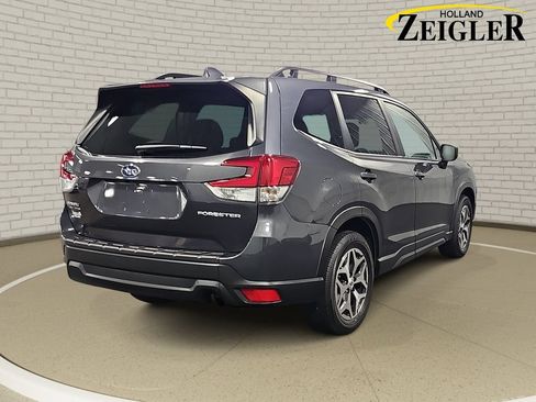 Used 2022 Subaru Forester Premium AWD/4WD image 5
