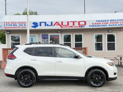 Used 2018 Nissan Rogue SV AWD/4WD image 3