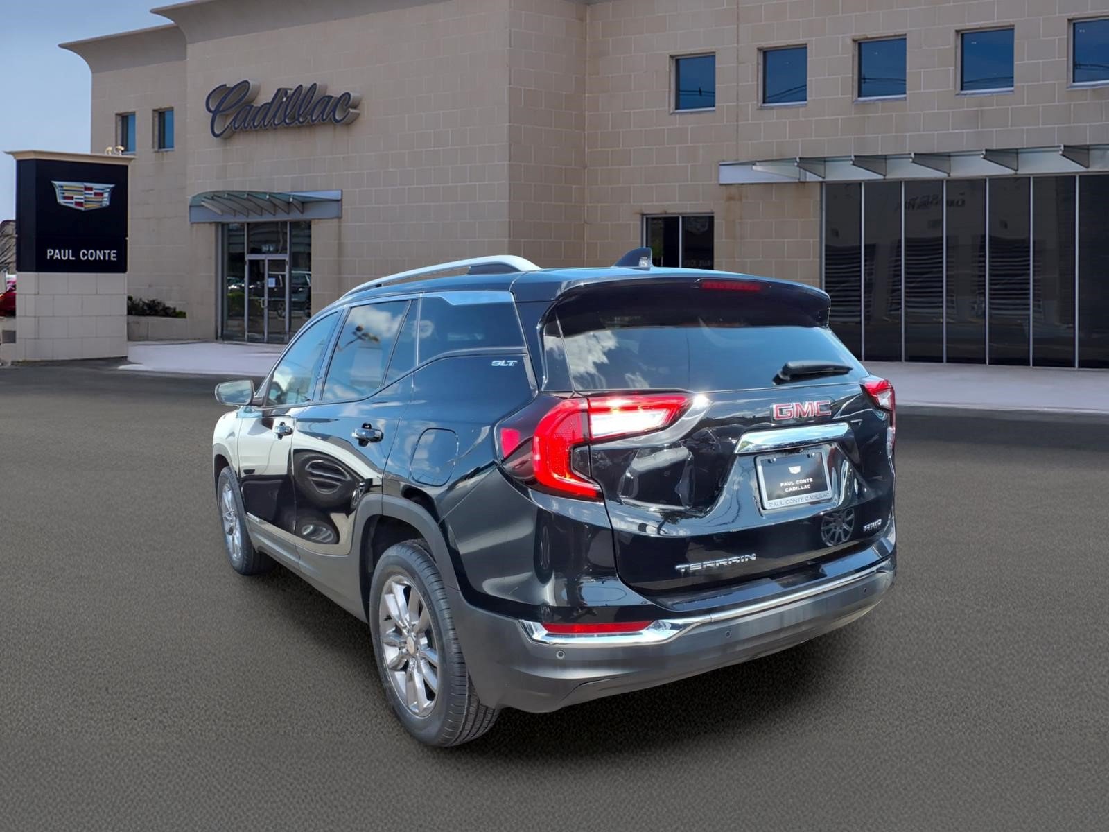 Used 2023 GMC Terrain SLT AWD/4WD image 6