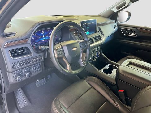 Used 2024 Chevrolet Suburban High Country AWD/4WD image 9