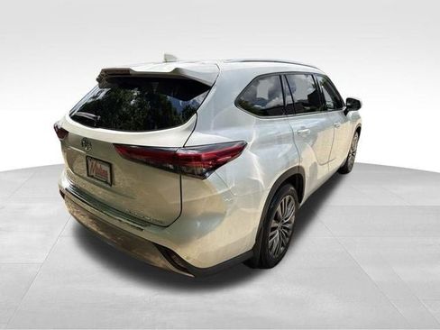 Used 2020 Toyota Highlander Platinum AWD/4WD image 4