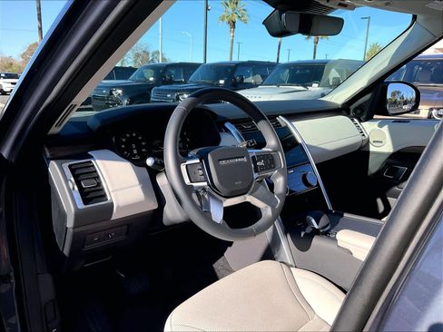 Used 2025 Land Rover Discovery S AWD/4WD image 17