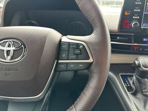 Certified 2021 Toyota Sienna Platinum image 22